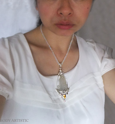 シャンカリから!月の女神に導かれながら、平和で献身の喜びとユーモアに満ちた輝く人生を送る!(Quan Yin ・アゲート×ゴールデントパーズ×ピンクトパーズetcペンダント)